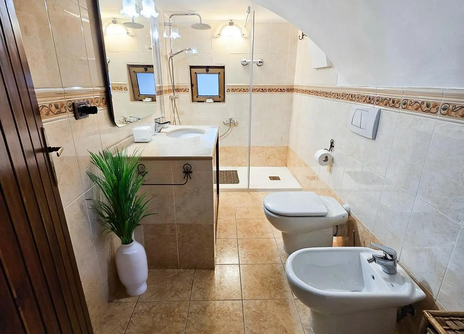 Cozy Classical Residence In The City Center Bari Lägenhet